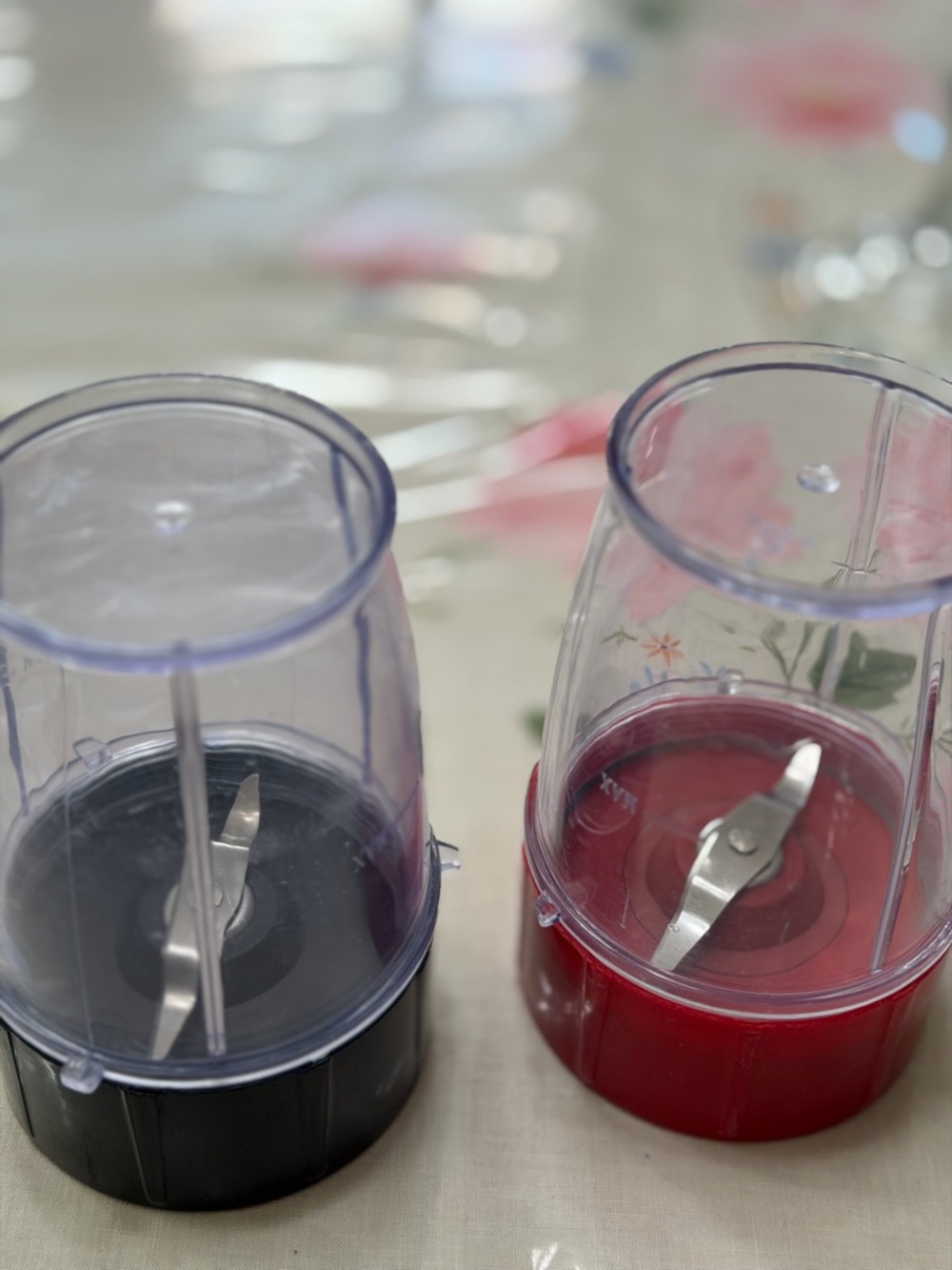 Compact Blender/Grinder Cups - Red and Black Lids